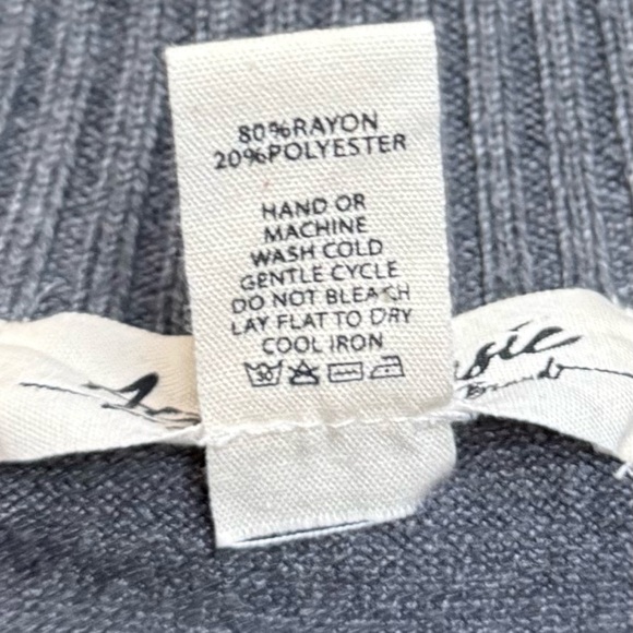 Women’s Active Basic Gray V-Neck Sweater Classic Knit Design - Picture 4 of 4